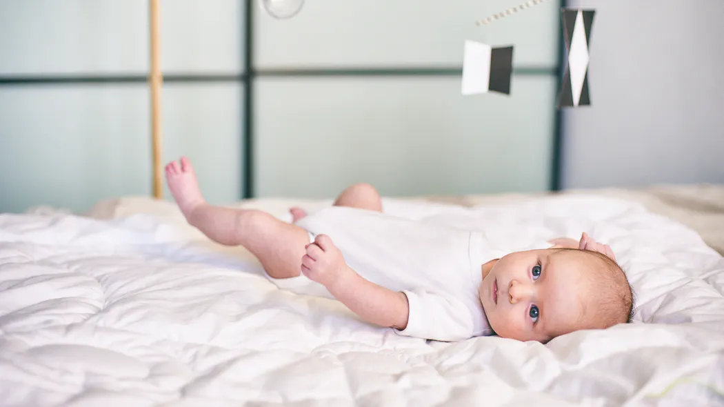 Les mobiles pour stimuler la vue du bébé