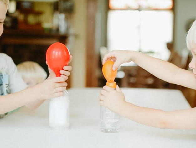 Expérience : gonfler un ballon sur une bouteille 6-12 ans